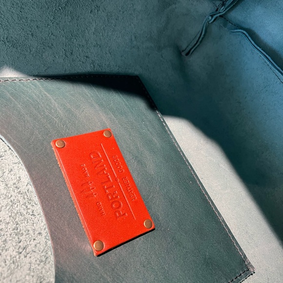 ❌ SOLD ❌ Portland Leather Goods Caribbean large zip tote, new - Picture 5 of 5